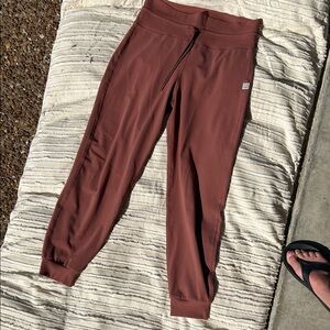 Vuori Women's Track Pants in Brown